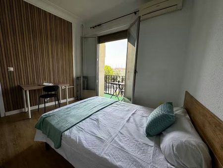 Calle de Alicante, Madrid, Community of Madrid 28045 - Photo 3