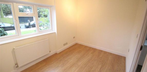 Lodge Close, HA8 7RL, Edgware - Photo 2