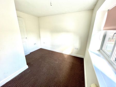 SPECTACULAR TWO BEDROOM FLAT IN THE STRIKING CITY OF WAKEFIELD!!! - Photo 5