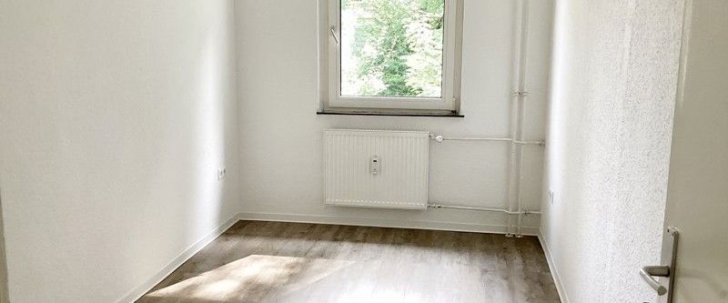 4-Zimmer-Wohnung mit Balkon und Tageslichtbad - Photo 1