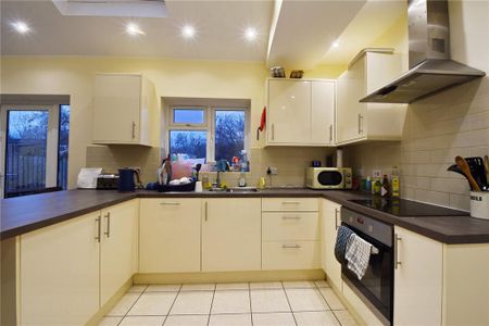 1 bedroom in a house share to rent - Photo 5