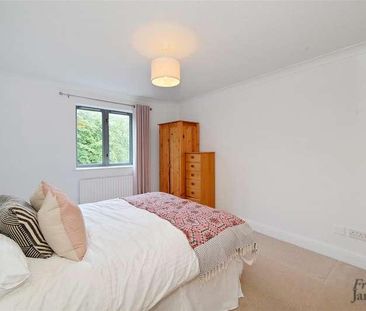 Compass Poiint, Grenade Street, London, E14 - Photo 4