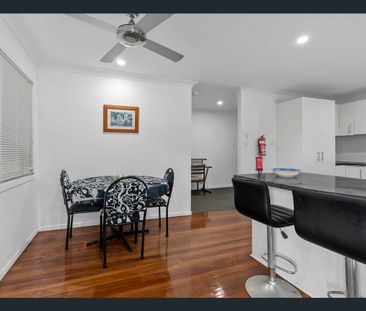 Share House - Single Room Available - Photo 5