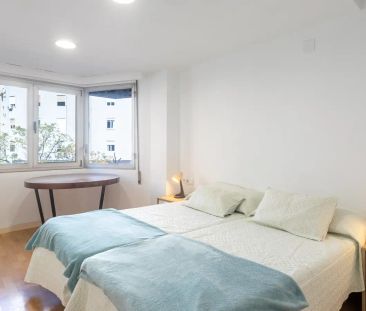 4-bedroom apartment for rent in En Corts, pets allowed - Foto 6