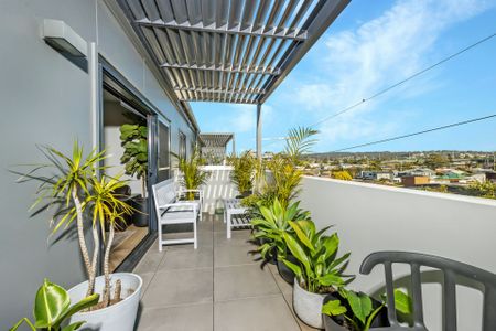 THIRD FLOOR APARTMENT IN CENTRAL LOCATION - Photo 2