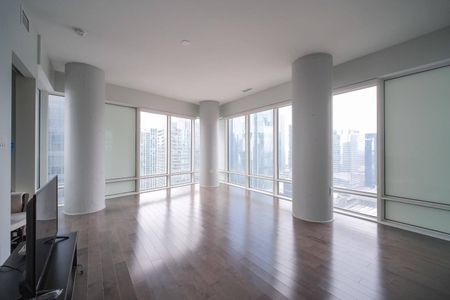 For Lease - 8 The Esplanade N/A Unit# 3002, Toronto, Ontario - Photo 2