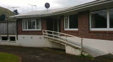 Spacious 3 bedroom with double garage! - Photo 5