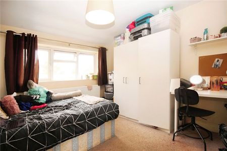 Raymond Crescent, Guildford, Surrey, GU2 7SZ - Photo 4