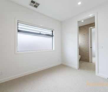 Brand New Luxury Townhouse in Sought-After Brunswick East - Photo 4