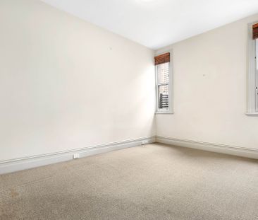 Large light filled apartment in the heart of Fitzroy - Photo 3
