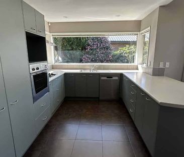Lovely Family Home - Photo 4