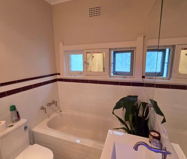 Petersham - Photo 1