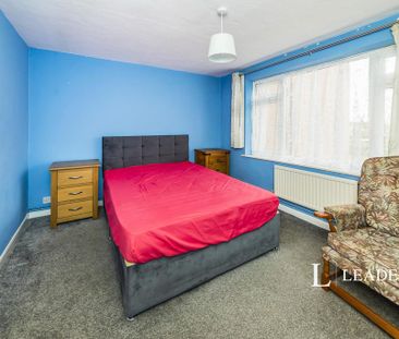 3 bedroom flat to rent - Photo 6
