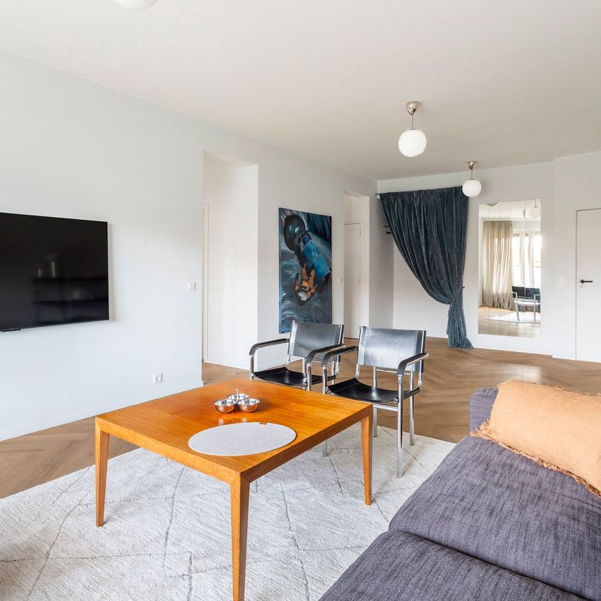 Volledig gerenoveerd gemeubeld appartement met terras aan het Zuidpark - Photo 1