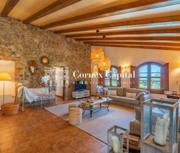 Exclusive country house for rent in Llabià, Catalonia - Photo 1