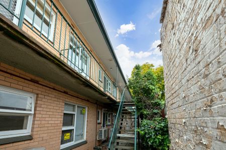 Beautifully presented 2-bedroom upstairs unit flooded in natural light - Photo 4