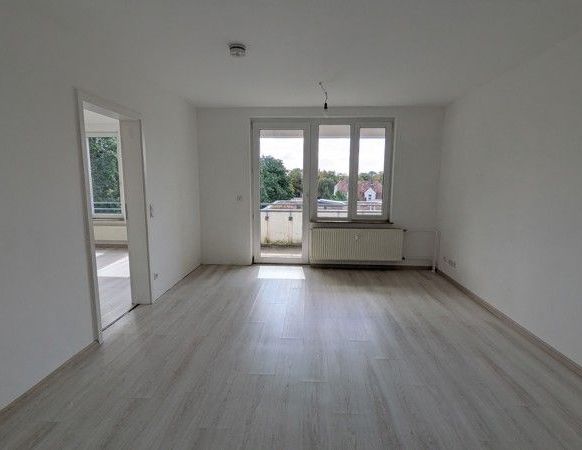 Mitten drin statt nur dabei: großzügige 3-Zimmer-Wohnung (WBS) - Photo 1