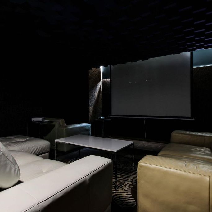 5 bedroom luxury Townhouse for rent in The Golden Mile, Marbella, Andalusia - Photo 1