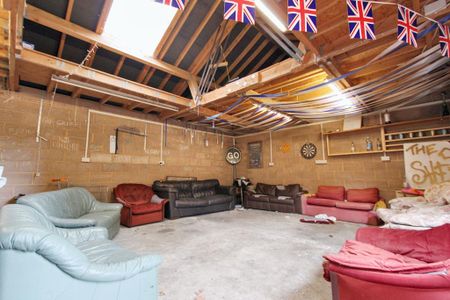 6 bedroom semi-detached house to rent - Photo 3