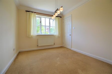 4 bedroom detached house to rent - Photo 3