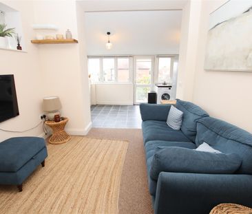 1 bedroom Flat to let - Photo 2