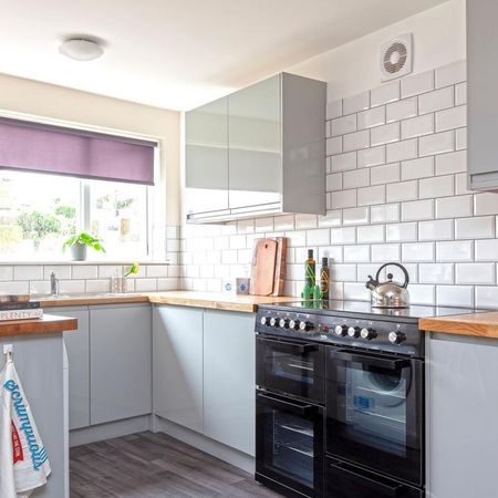 1 bedroom in a house share to rent - Photo 3