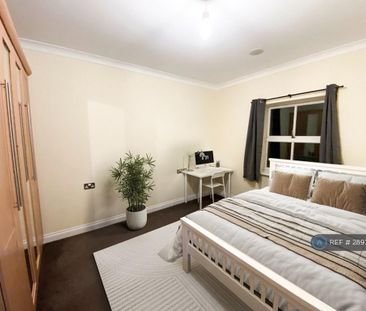 1 bedroom in a house share to rent - Photo 2