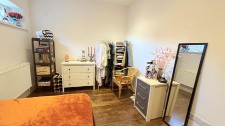 3 bedroom flat to rent - Photo 3