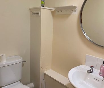 1 Bed Flat, Gilmore Place, EH3 - Photo 4