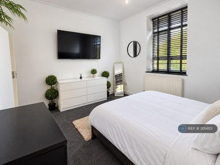 1 bedroom in a house share to rent - Photo 2