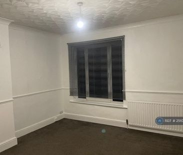 2 bedroom end of terrace house to rent - Photo 2