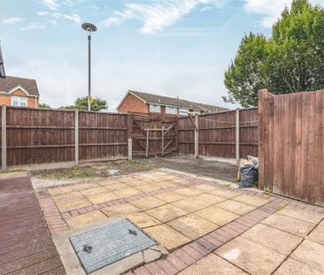 3 bed semi-detached bungalow to rent in Trewarden Avenue, Iver Heat... - Photo 2