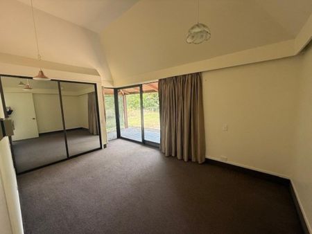 Quiet Living Surrounded by Vineyards - Photo 3