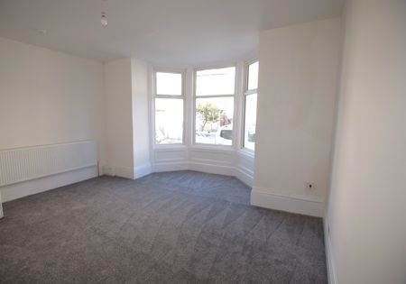 To Let 2 Bed Ground Floor Flat - Photo 2