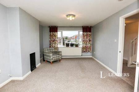 3 bedroom semi-detached house to rent - Photo 2