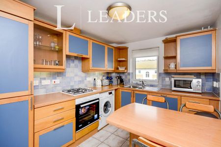4 bedroom apartment to rent - Photo 4