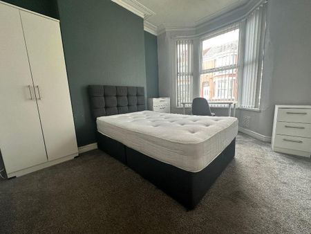 4 bedroom terraced house to rent - Photo 2