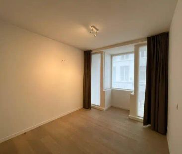 Instapklaar 2-slaapkamer appartement in hartje Kortrijk! - Photo 3
