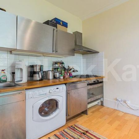 Two double bedroom apartment within a period conversion in Kings Cross - Photo 3
