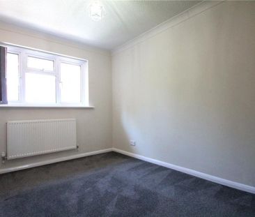 3 bedroom end of terrace house to rent - Photo 4