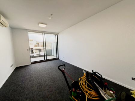 1 bed 1 bath - Photo 4