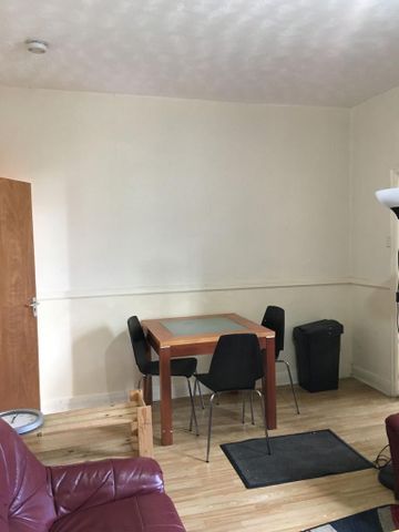 3 bedroom end of terrace house to rent - Photo 2