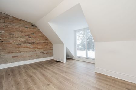 For Lease - 15 Indian Rd Crescent Unit# Upper, Toronto, Ontario - Photo 4