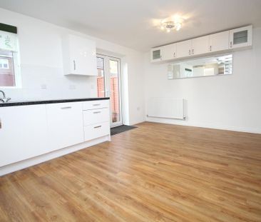 4 bedroom semi-detached house to rent - Photo 5