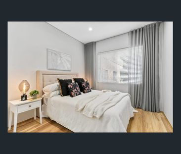 Fully Renovated One Bedroom Apartment - Photo 2