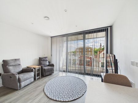Kempton House, London Square, 122 High Street,TW18 - Photo 4