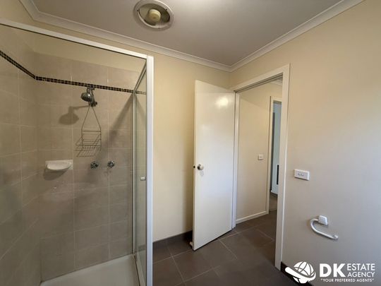 Modern 3 Bedroom Townhouse in Werribee - Photo 1