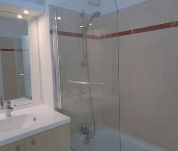 A LOUER : bel appartement T3 de 64 m² avec terrasse et 2 parking - Photo 4