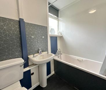 3 bedroom apartment to rent - Photo 4