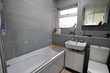1 bed flat to rent in Vega Road, Bushey, WD23 - Photo 4